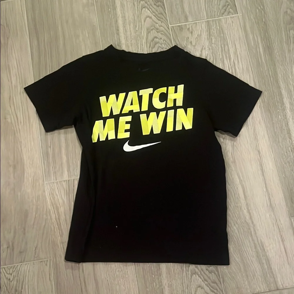 Nike Boys Black and Yellow T-Shirt Size: 6